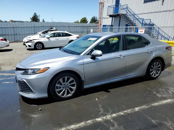 4T1C11AK7NU667353 2022 TOYOTA CAMRY - Image 1