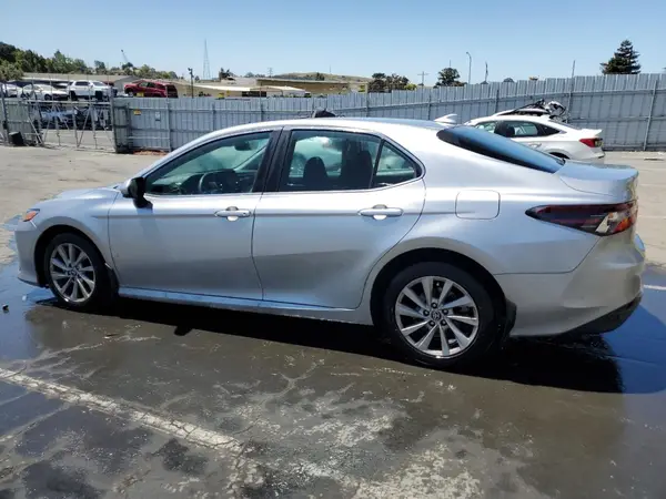 4T1C11AK7NU667353 2022 TOYOTA CAMRY - Image 2