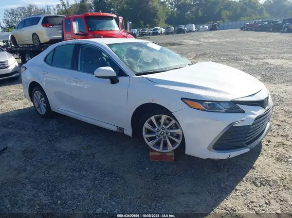 4T1C11AK7NU668390 2022 TOYOTA CAMRY - Image 1