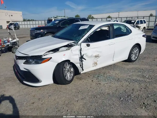 4T1C11AK7NU668390 2022 TOYOTA CAMRY - Image 2