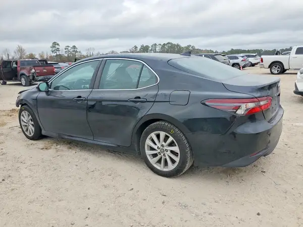 4T1C11AK7NU671211 2022 TOYOTA CAMRY - Image 2