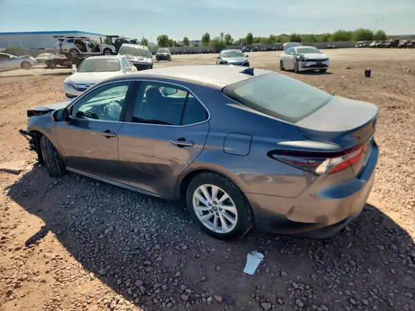 4T1C11AK7NU671578 2022 TOYOTA CAMRY - Image 2