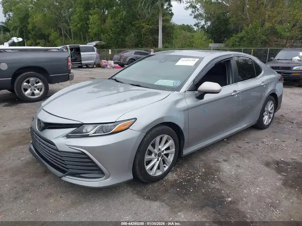 4T1C11AK7NU672875 2022 TOYOTA CAMRY - Image 2