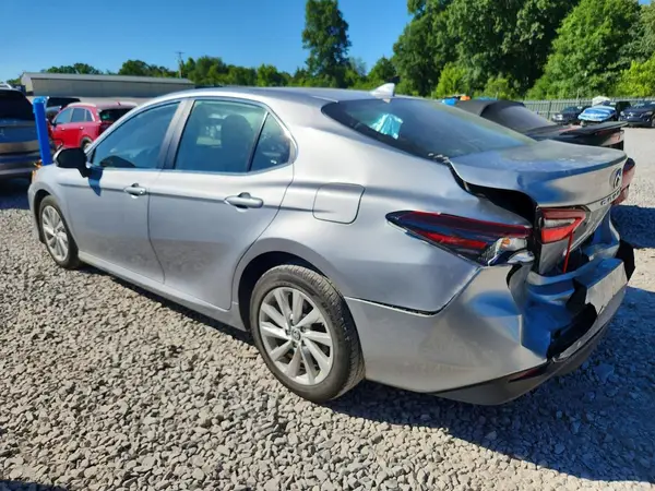 4T1C11AK7NU676229 2022 TOYOTA CAMRY - Image 2