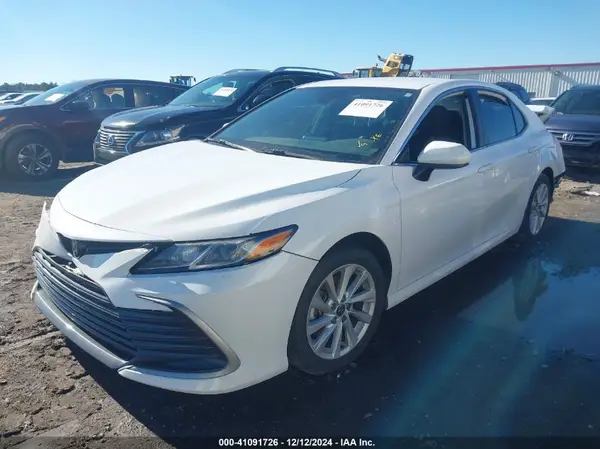 4T1C11AK7NU677462 2022 TOYOTA CAMRY - Image 2