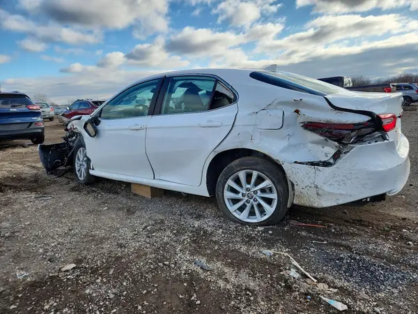 4T1C11AK7NU678160 2022 TOYOTA CAMRY - Image 2