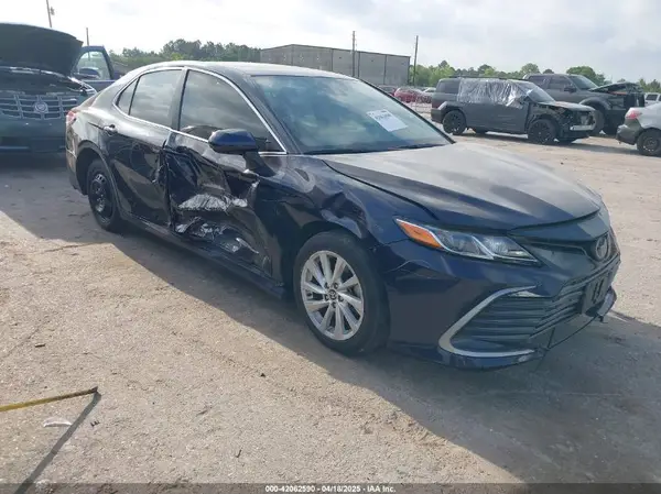 4T1C11AK7NU678692 2022 TOYOTA CAMRY - Image 1