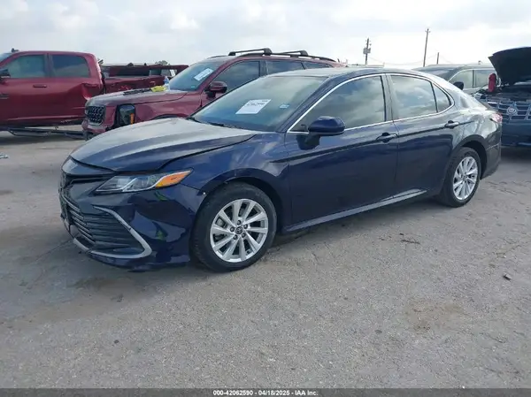 4T1C11AK7NU678692 2022 TOYOTA CAMRY - Image 2