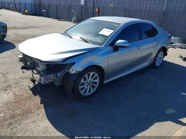 4T1C11AK7NU681088 2022 TOYOTA CAMRY - Image 2