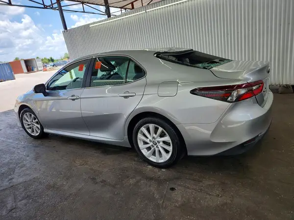 4T1C11AK7NU681852 2022 TOYOTA CAMRY - Image 2