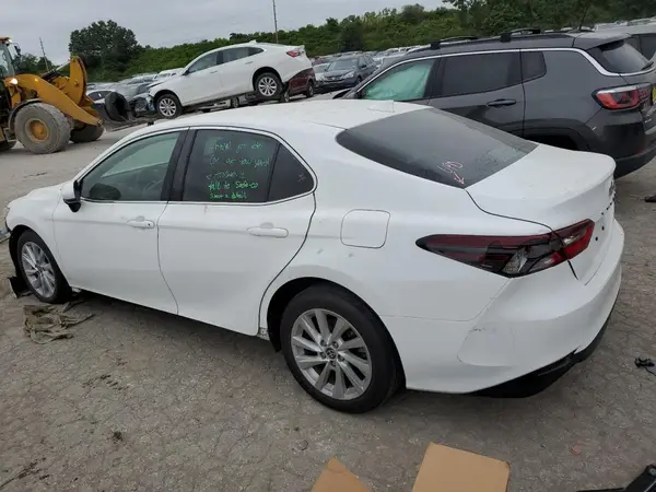 4T1C11AK7NU686906 2022 TOYOTA CAMRY - Image 2