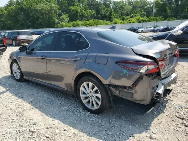 4T1C11AK7NU689014 2022 TOYOTA CAMRY - Image 2