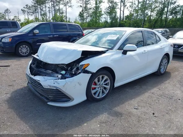 4T1C11AK7NU690339 2022 TOYOTA CAMRY - Image 2