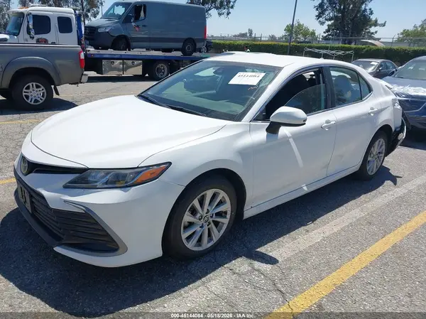 4T1C11AK7NU693113 2022 TOYOTA CAMRY - Image 2