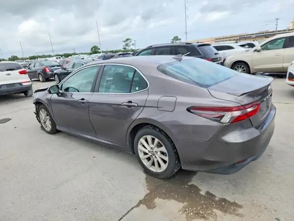 4T1C11AK7NU693628 2022 TOYOTA CAMRY - Image 2