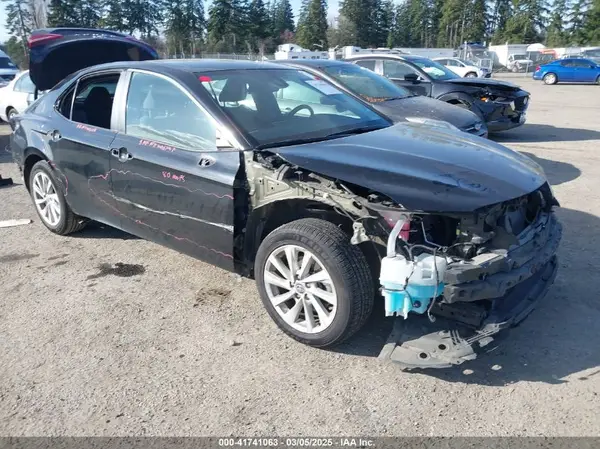 4T1C11AK7NU695976 2022 TOYOTA CAMRY - Image 1