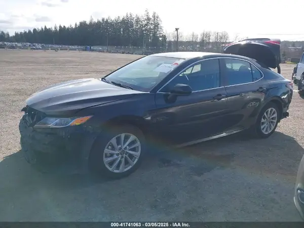 4T1C11AK7NU695976 2022 TOYOTA CAMRY - Image 2
