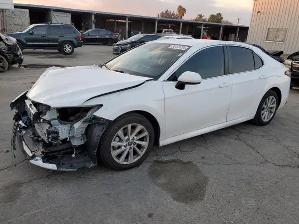 4T1C11AK7NU696402 2022 TOYOTA CAMRY - Image 1