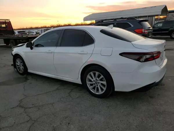 4T1C11AK7NU696402 2022 TOYOTA CAMRY - Image 2