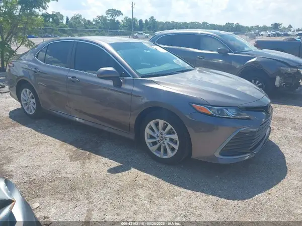 4T1C11AK7NU709049 2022 TOYOTA CAMRY - Image 1