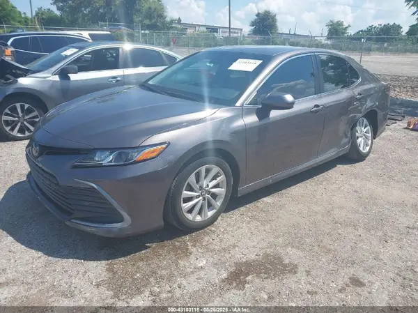 4T1C11AK7NU709049 2022 TOYOTA CAMRY - Image 2