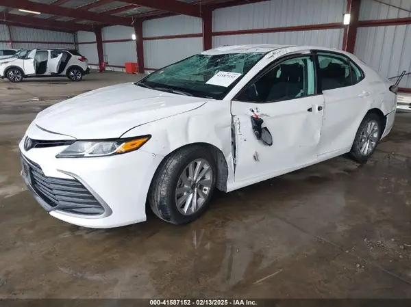 4T1C11AK7PU750042 2023 TOYOTA CAMRY - Image 2