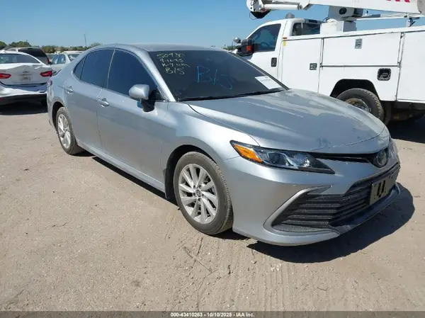 4T1C11AK7RU913694 2024 TOYOTA CAMRY - Image 1
