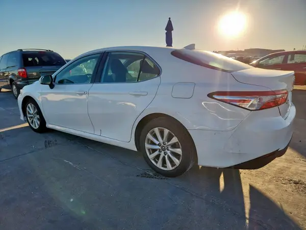 4T1C11AK8LU305724 2020 TOYOTA CAMRY - Image 2