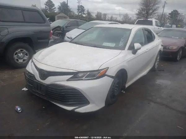 4T1C11AK8LU881717 2020 TOYOTA CAMRY - Image 2