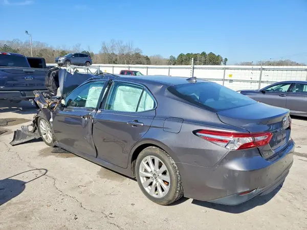 4T1C11AK8LU882768 2020 TOYOTA CAMRY - Image 2