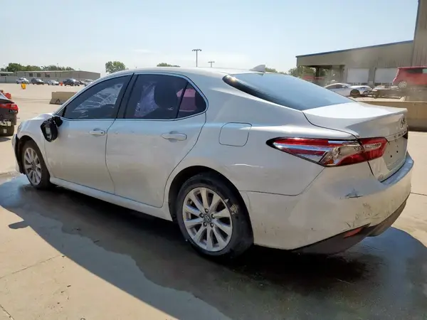 4T1C11AK8LU926915 2020 TOYOTA CAMRY - Image 2