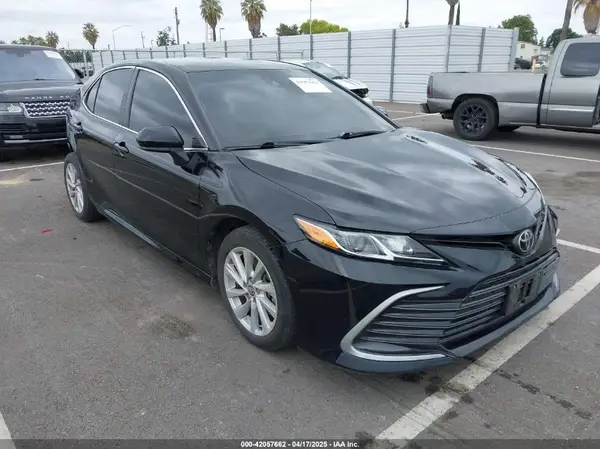 4T1C11AK8MU421894 2021 TOYOTA CAMRY - Image 1