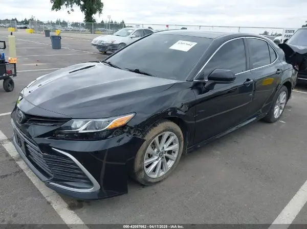 4T1C11AK8MU421894 2021 TOYOTA CAMRY - Image 2