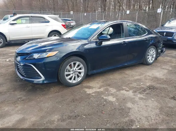 4T1C11AK8MU426464 2021 TOYOTA CAMRY - Image 2