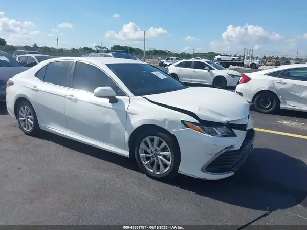 4T1C11AK8MU428215 2021 TOYOTA CAMRY - Image 1
