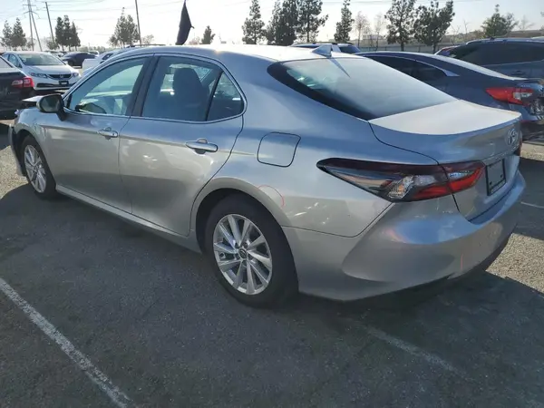 4T1C11AK8MU444012 2021 TOYOTA CAMRY - Image 2