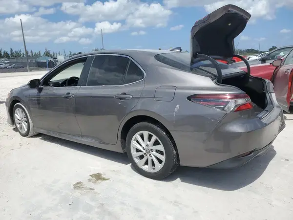 4T1C11AK8MU445905 2021 TOYOTA CAMRY - Image 2