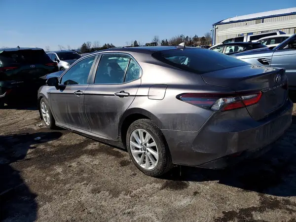 4T1C11AK8MU446262 2021 TOYOTA CAMRY - Image 2