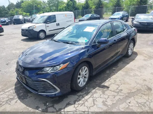4T1C11AK8MU453891 2021 TOYOTA CAMRY - Image 2
