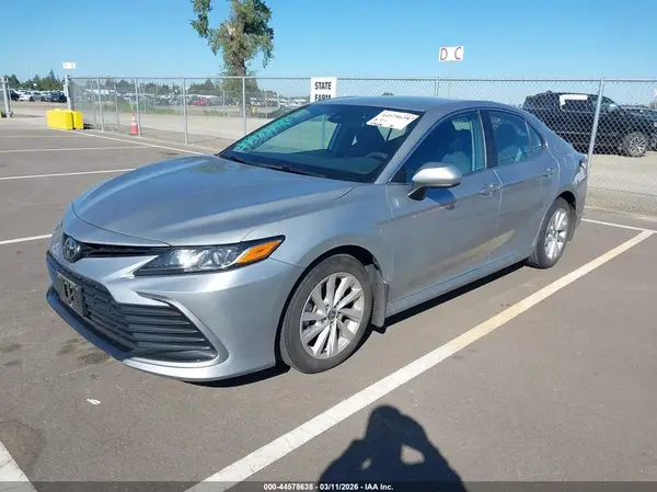 4T1C11AK8MU460842 2021 TOYOTA CAMRY - Image 2