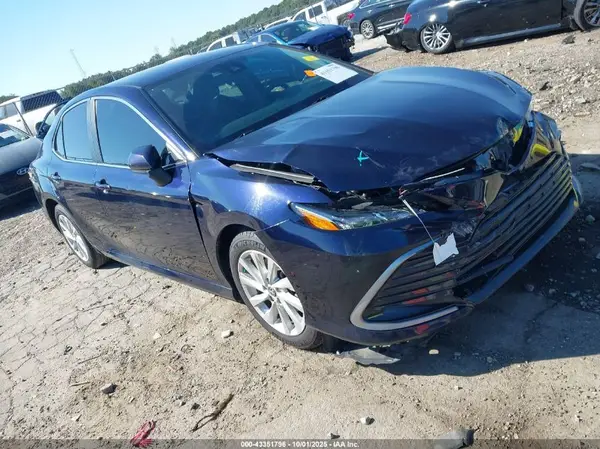 4T1C11AK8MU461036 2021 TOYOTA CAMRY - Image 1