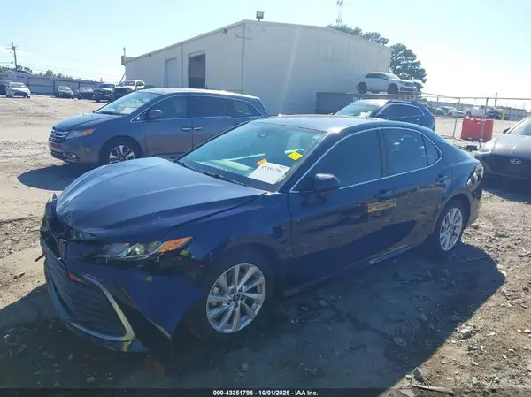 4T1C11AK8MU461036 2021 TOYOTA CAMRY - Image 2