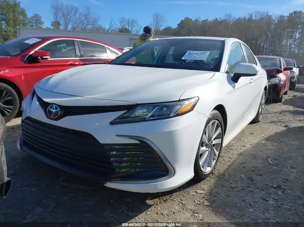 4T1C11AK8MU464146 2021 TOYOTA CAMRY - Image 2