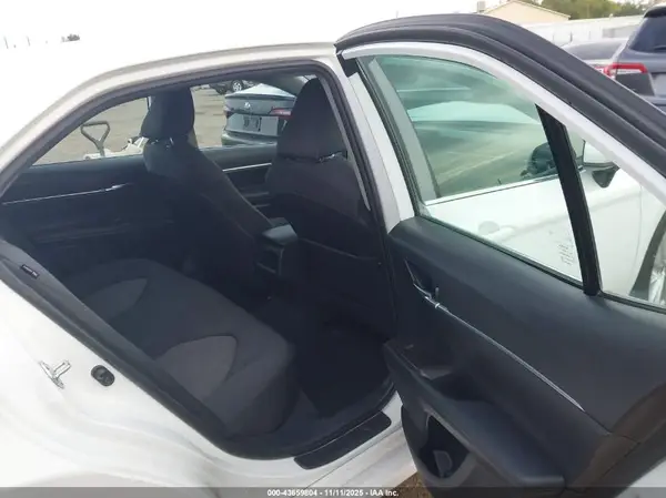 4T1C11AK8MU471565 2021 TOYOTA CAMRY - Image 8