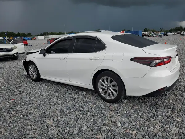 4T1C11AK8MU472697 2021 TOYOTA CAMRY - Image 2