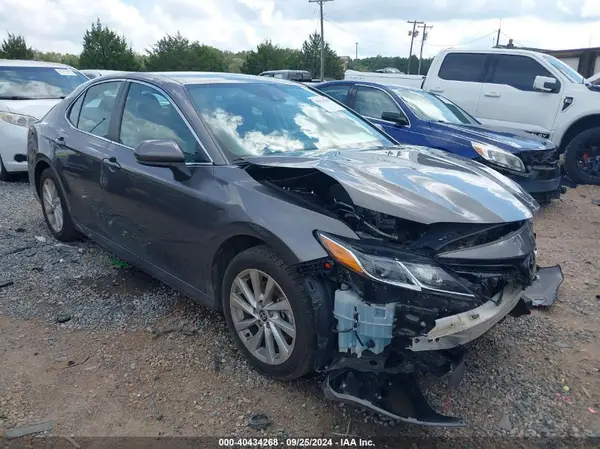 4T1C11AK8MU494537 2021 TOYOTA CAMRY - Image 1
