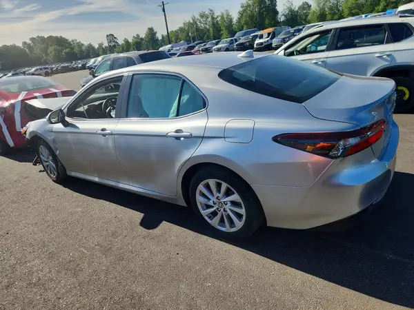 4T1C11AK8MU498314 2021 TOYOTA CAMRY - Image 2