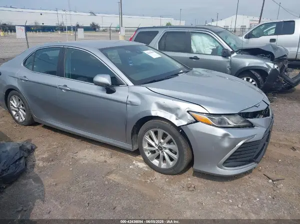 4T1C11AK8MU517847 2021 TOYOTA CAMRY - Image 1