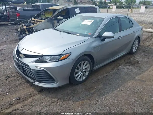 4T1C11AK8MU517847 2021 TOYOTA CAMRY - Image 2