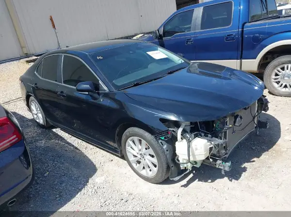 4T1C11AK8MU524409 2021 TOYOTA CAMRY - Image 1